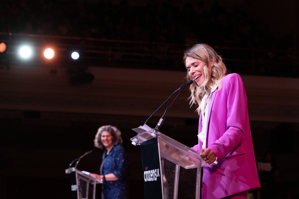 Sara Gezdari on stage